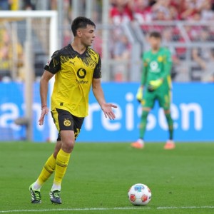 回归！官方：切尔西激活合同条款，从多特提前召回中卫安塞尔米诺